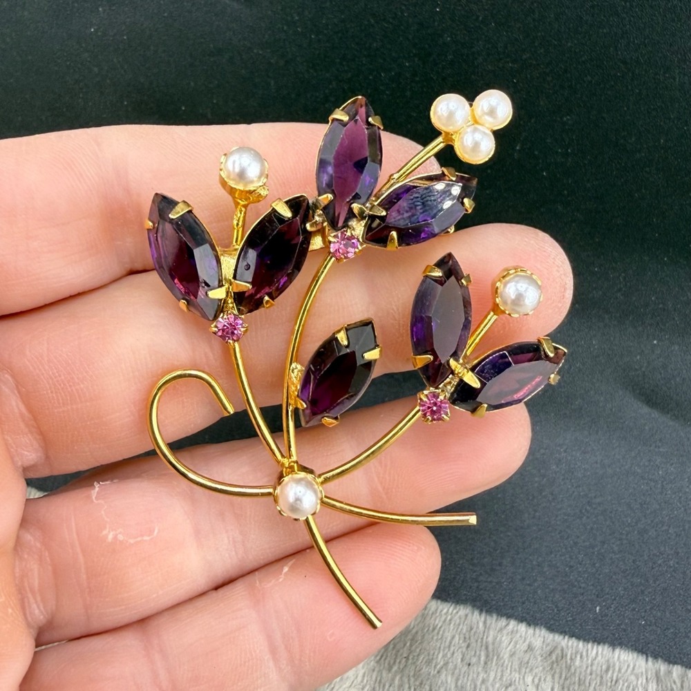 Vintage Brooch Gold Tone Purple Rhinestone Flower Faux Pearl Open Back - Picture 2 of 6